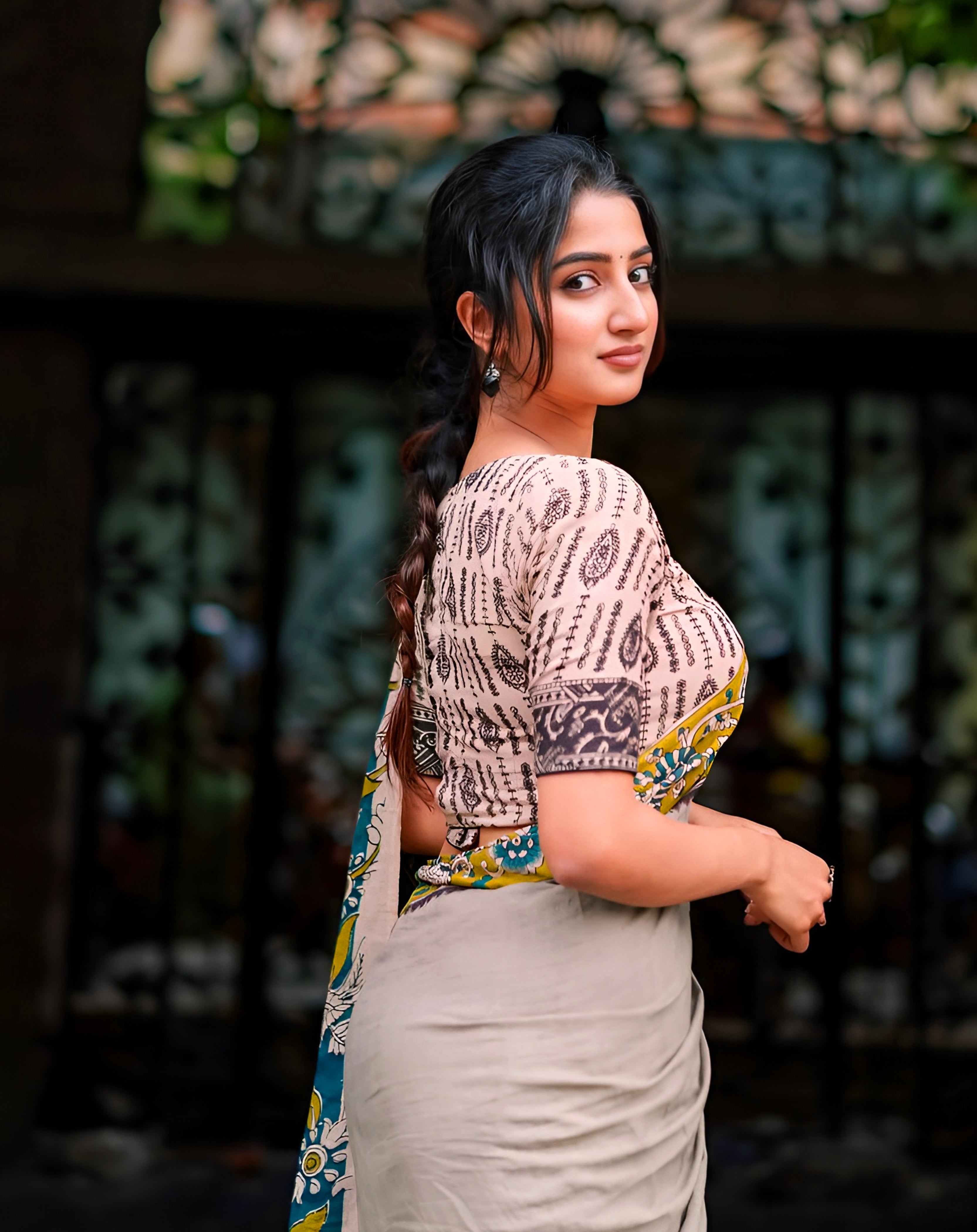 Elegant Grey Linen Saree with Kalamkari Inspired Border & Printed Blouse