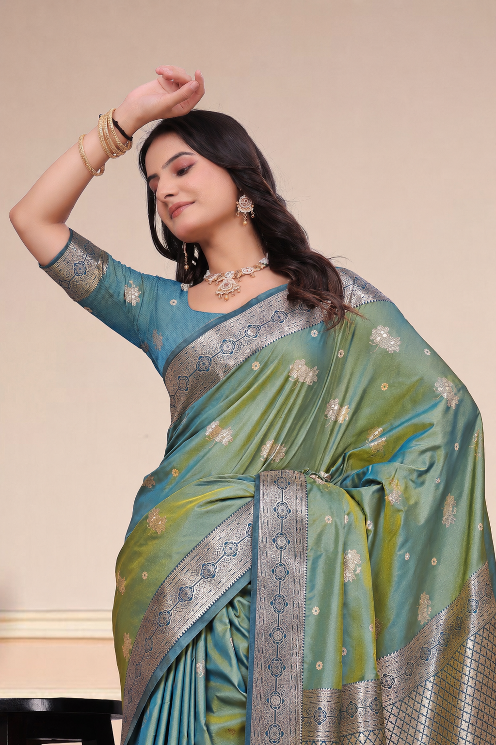 Morpich Dual-Tone Silk Saree with Zari Motifs